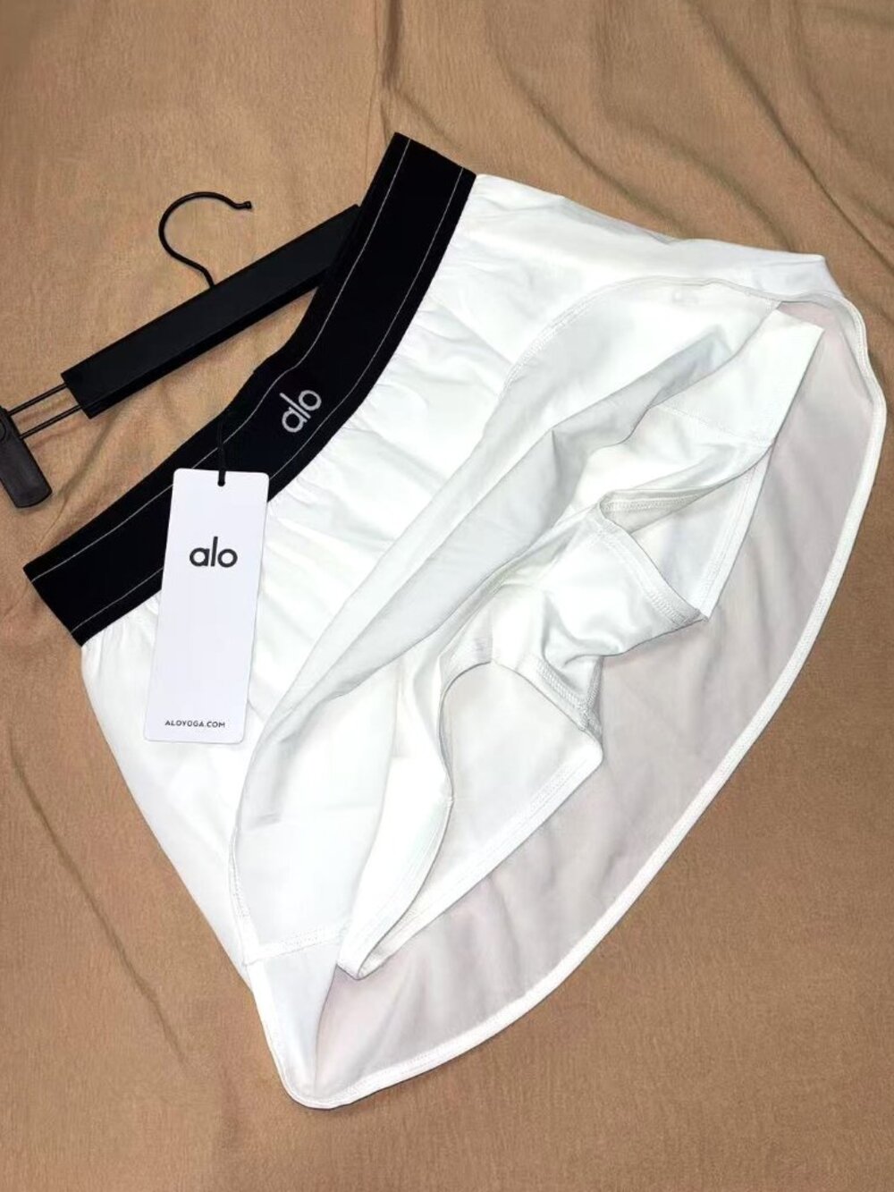 Brand new unworn Alo Yoga Match Point women's white athletic skirt with tags - Picture 3 of 8